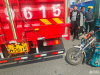 追尾大货车！海安一老人双腿被卡！